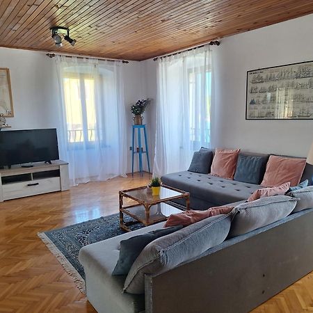 Two-Bedroom Apartment With Sea View,Big Terrase And Garden Stari Grad  Exteriér fotografie