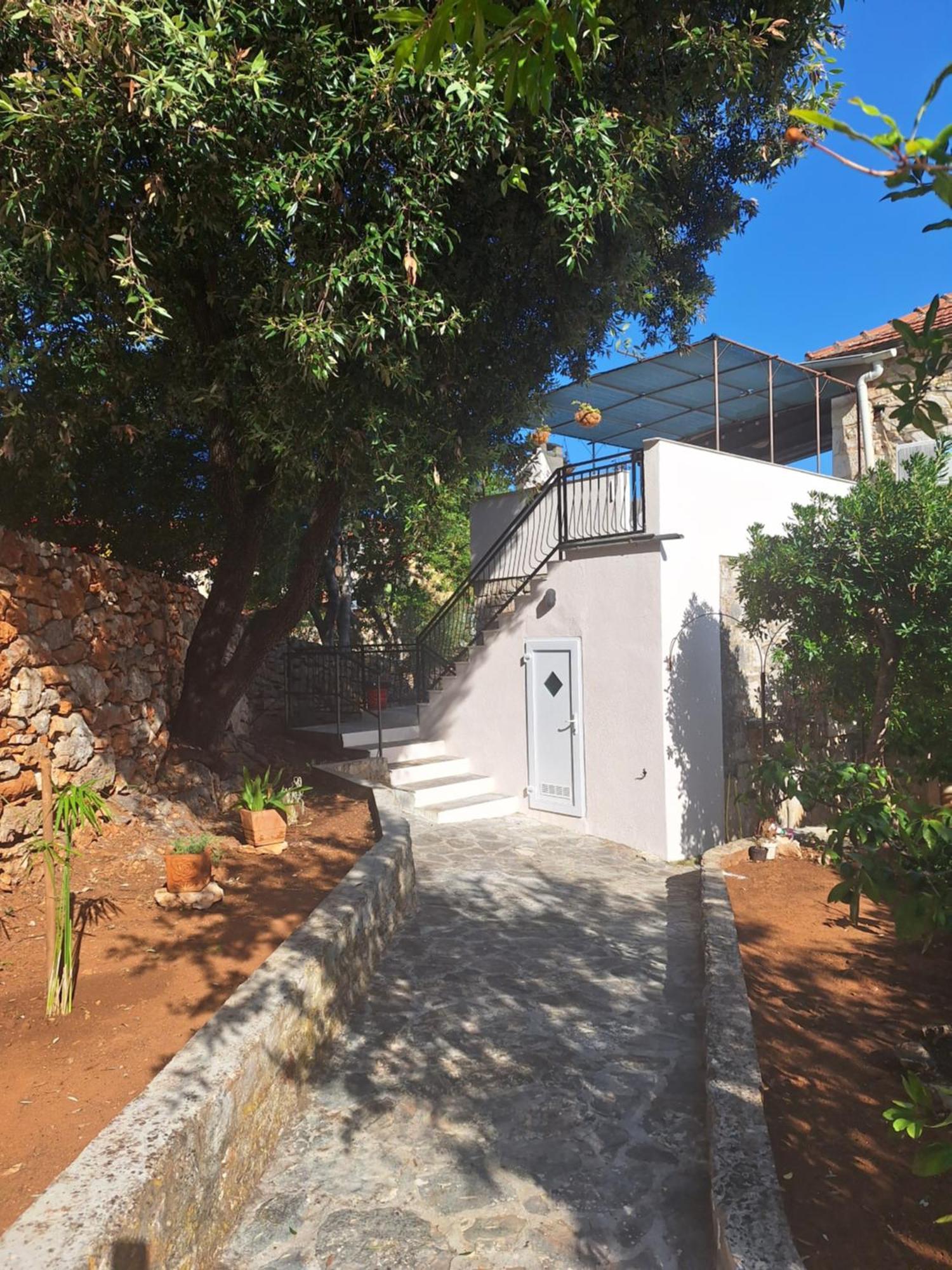 Two-Bedroom Apartment With Sea View,Big Terrase And Garden Stari Grad  Exteriér fotografie