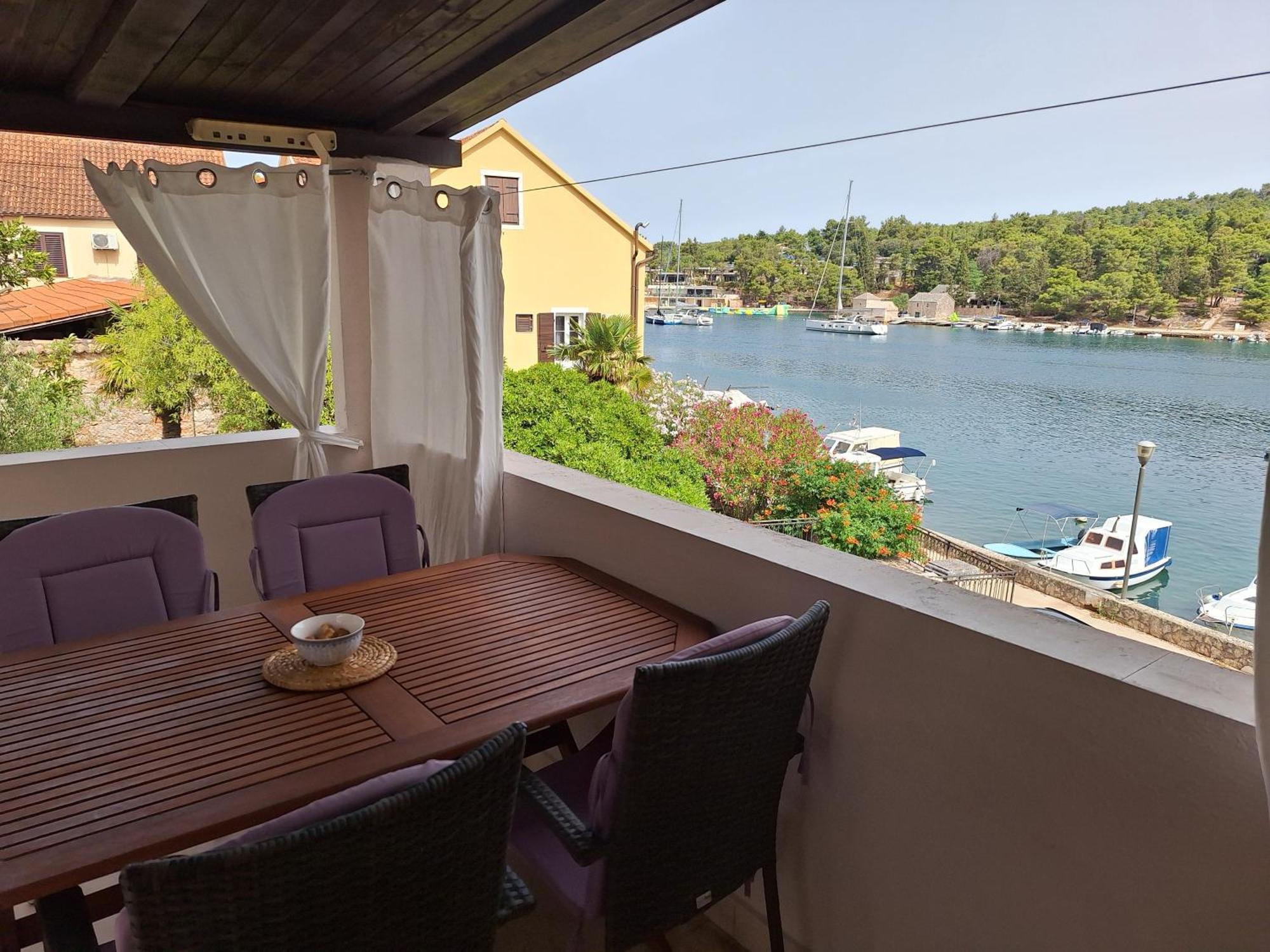 Two-Bedroom Apartment With Sea View,Big Terrase And Garden Stari Grad  Exteriér fotografie